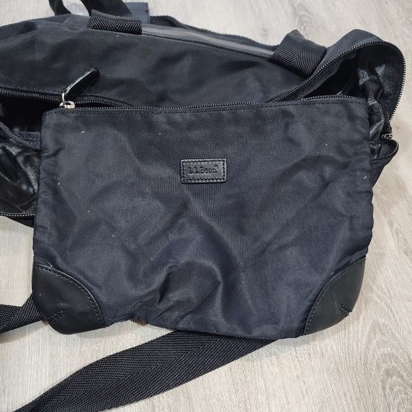 L.L. Bean Medium Size Travel Bag Plus Mini Bag - Picture 4 of 6